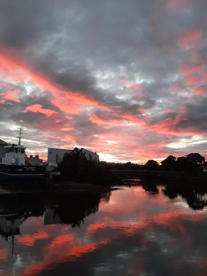 Stunning Riverside Town House With Views Ayrshire เกอร์แวน ภายนอก รูปภาพ